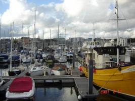 Plymouth with Mayflower monument in honour of the Pilgrim Fathers who left the port and sailed to settle in America